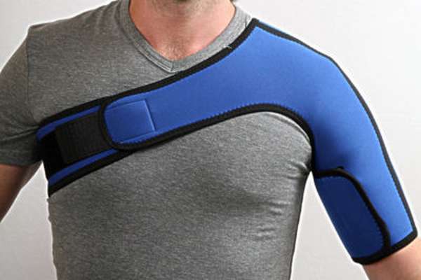 Переломы плечевого сустава человека