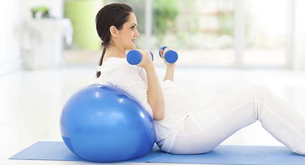 Упражнения на фитболе для беременных: 1,2,3 триместр