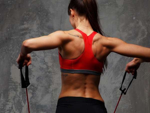 Красивые плечи — упражнения для женщин