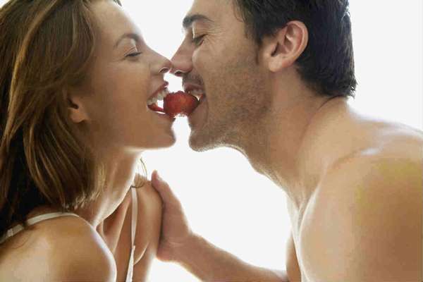 Какие продукты питания усиливают сексуальное влечение?